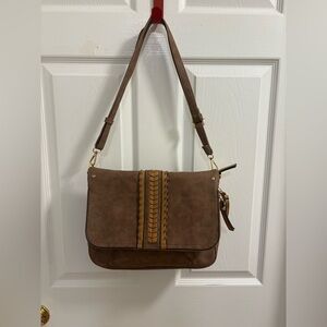 Polyurethane faux leather messenger bag, expandable bottom, great looking bag